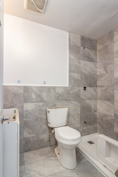 More Photos Of 3263 Lake Shore Blvd W, Toronto Dormitory For Sale