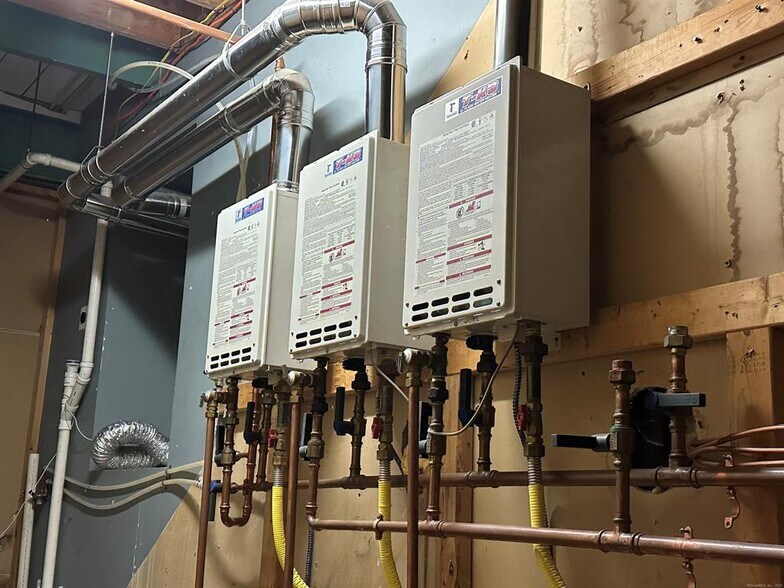 More Photos Of 444 Hartford Pike, Dayville Freestanding For Sale