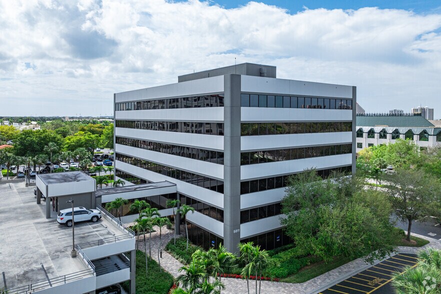 More Photos Of 5811 Pelican Bay Blvd, Naples Unknown For Lease