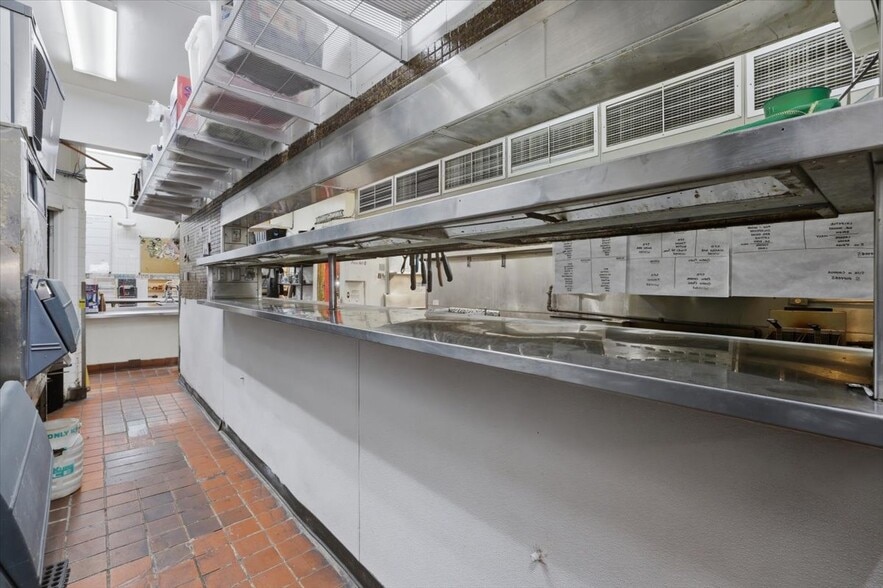 More Photos Of 3330 N Academy Blvd, Colorado Springs Bar For Sale