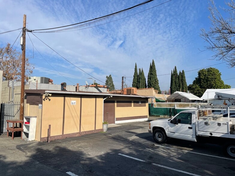 More Photos Of 1854 W 17th St, Santa Ana Freestanding For Sale