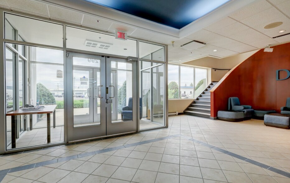 More Photos Of 299 Rue Chaput, Saint-pie Manufacturing For Sale