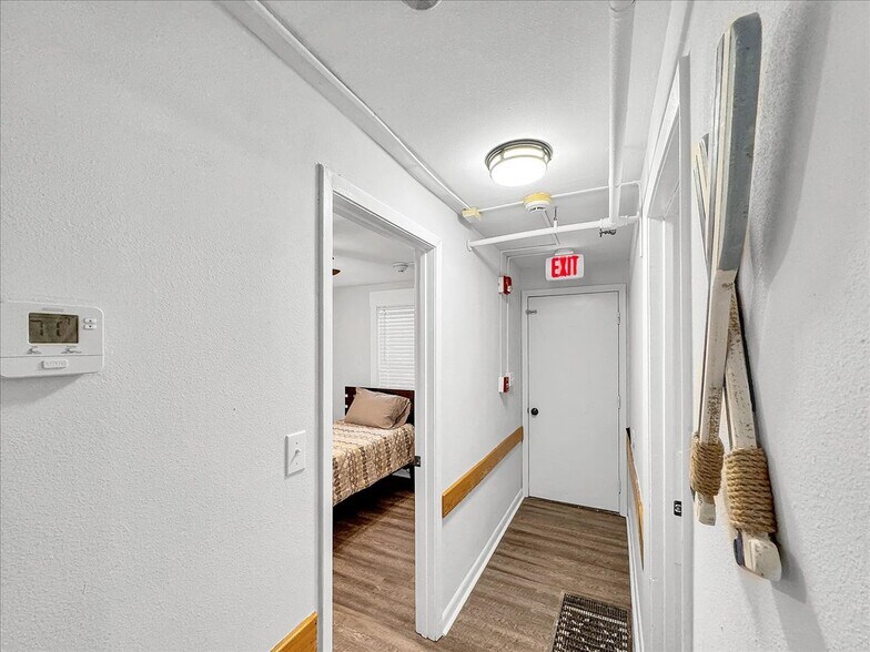 More Photos Of 1007 W Wright St, Pensacola Specialty For Sale