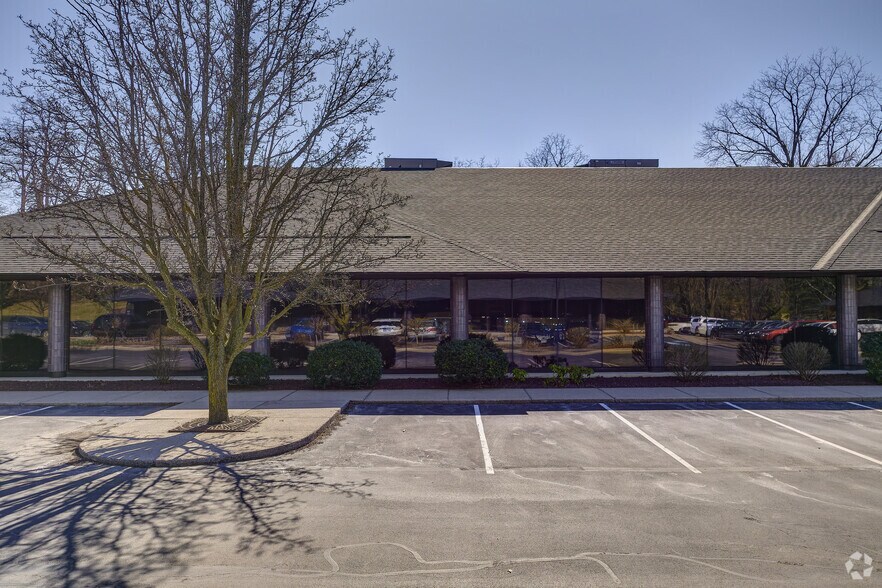 More Photos Of 170 Linden Oaks Dr, Rochester Office For Sale