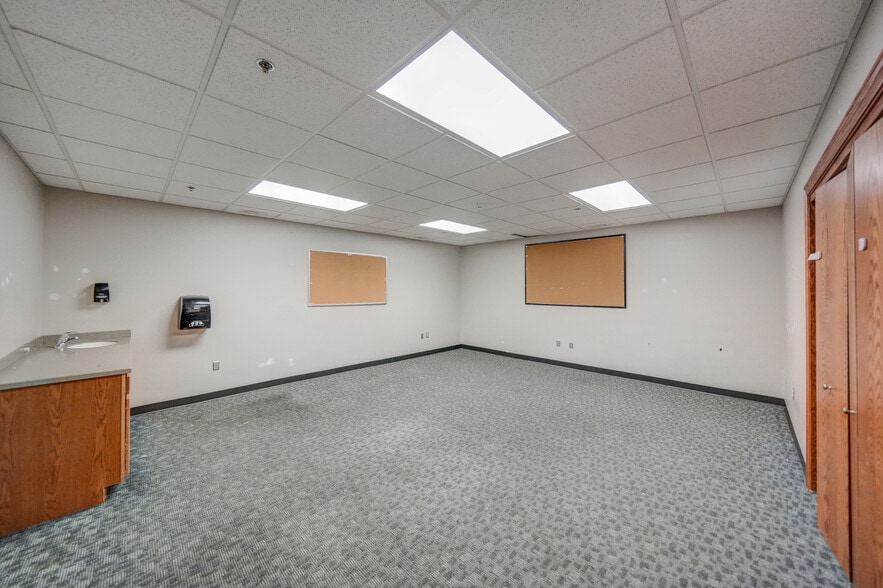 More Photos Of 2730 Crossbridge Rd, Lincoln Religious Facility For Sale