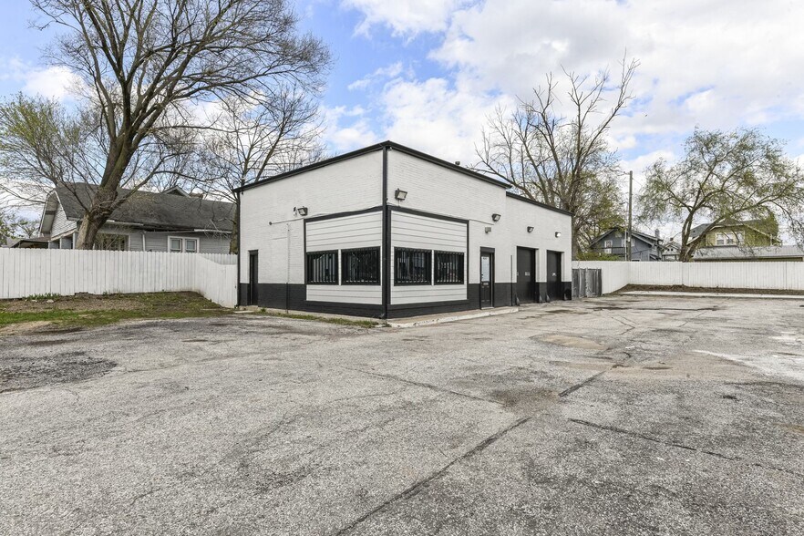 More Photos Of 4502 E Michigan St, Indianapolis General Retail For Sale