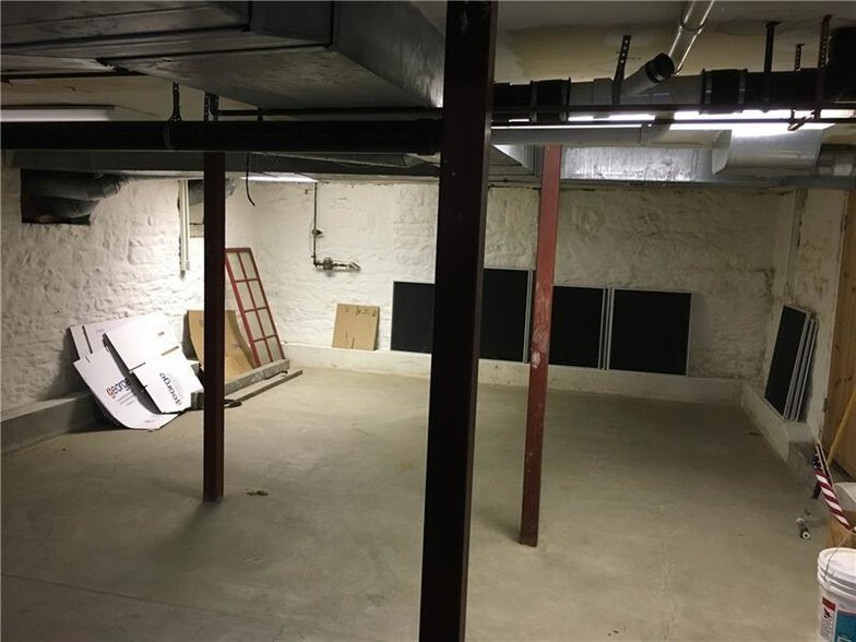 More Photos Of 323 S Main St, Zelienople Office Residential For Lease
