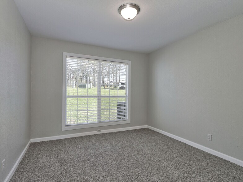 More Photos Of 100 Edgewater Dr, Livingston Apartments For Sale