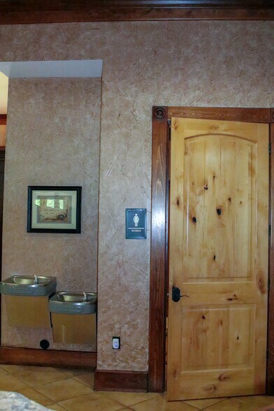 More Photos Of 404 Wynn Dr, Jacksonville Loft Creative Space For Sale