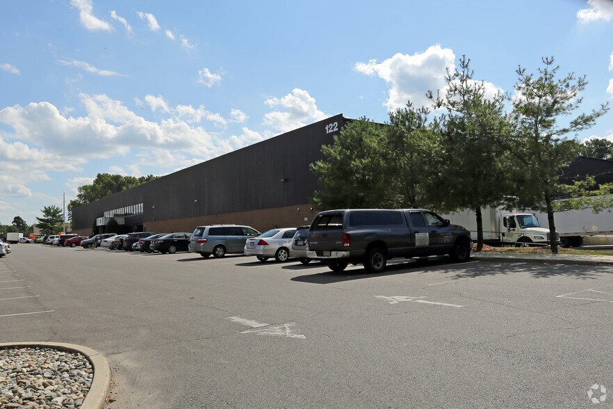 More Photos Of 122 Kissel Rd, Burlington Warehouse For Lease
