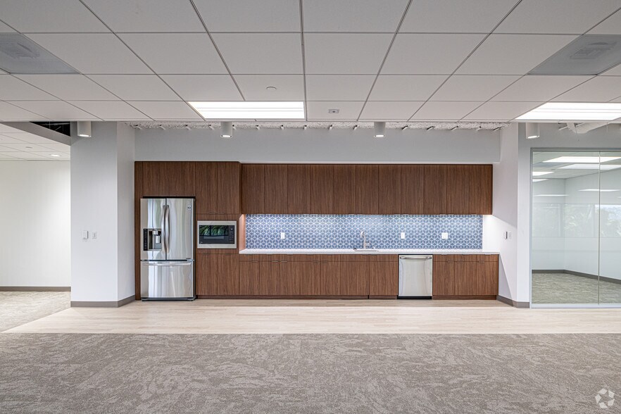 More Photos Of 2000 Powell St, Emeryville Office For Lease