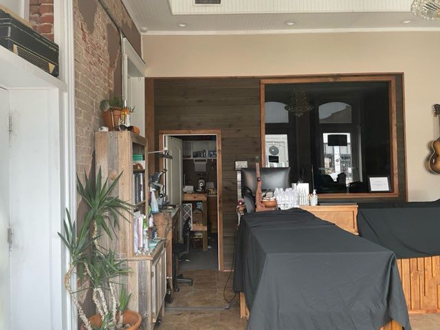 More Photos Of 100 E Hubbard St, Lindale Storefront For Sale