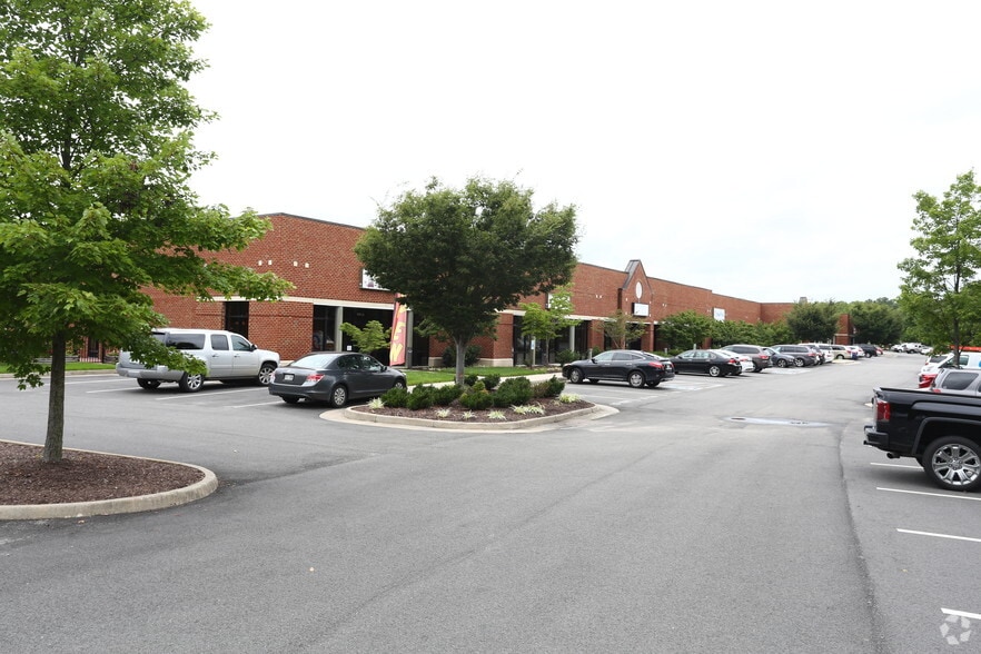 More Photos Of 9555 Kings Charter Dr, Ashland Showroom For Lease