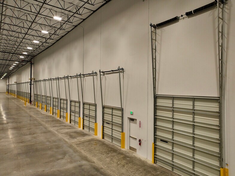 More Photos Of 6100 Shatz St, Las Vegas Distribution For Lease