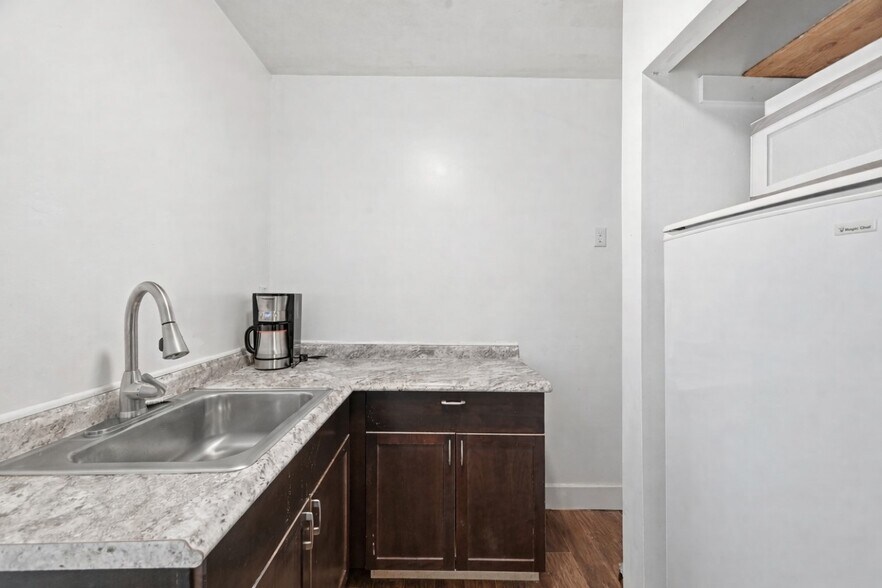More Photos Of 2404 Saw Mill Run Blvd, Pittsburgh Storefront For Sale