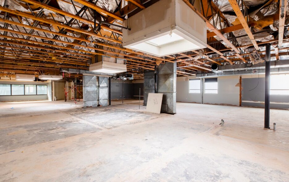 More Photos Of 4142 Lankershim Blvd, North Hollywood Unknown For Lease