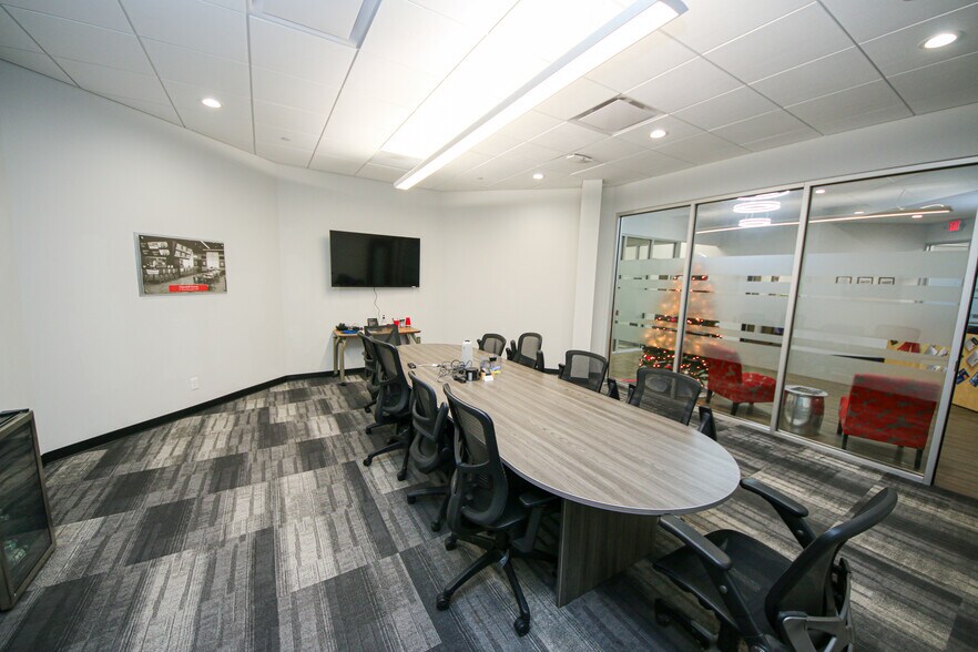 More Photos Of 7707 National Tpke, Louisville Light Distribution For Sale