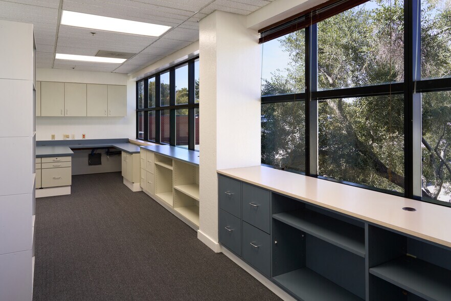 More Photos Of 2020 Palomino Ln, Las Vegas Medical For Lease