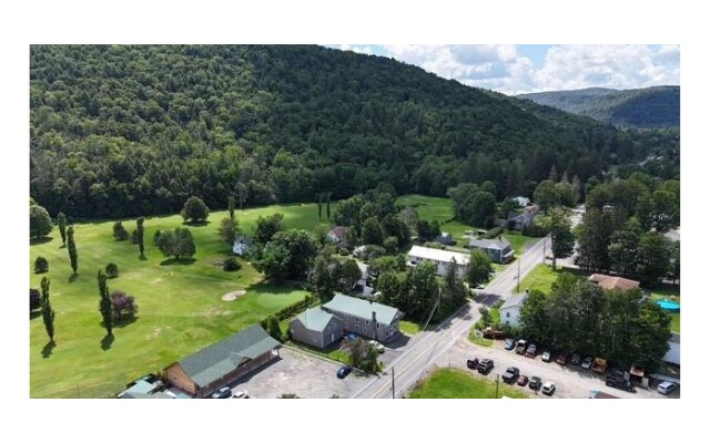More Photos Of 174 Rockland Rd, Roscoe Flex For Sale