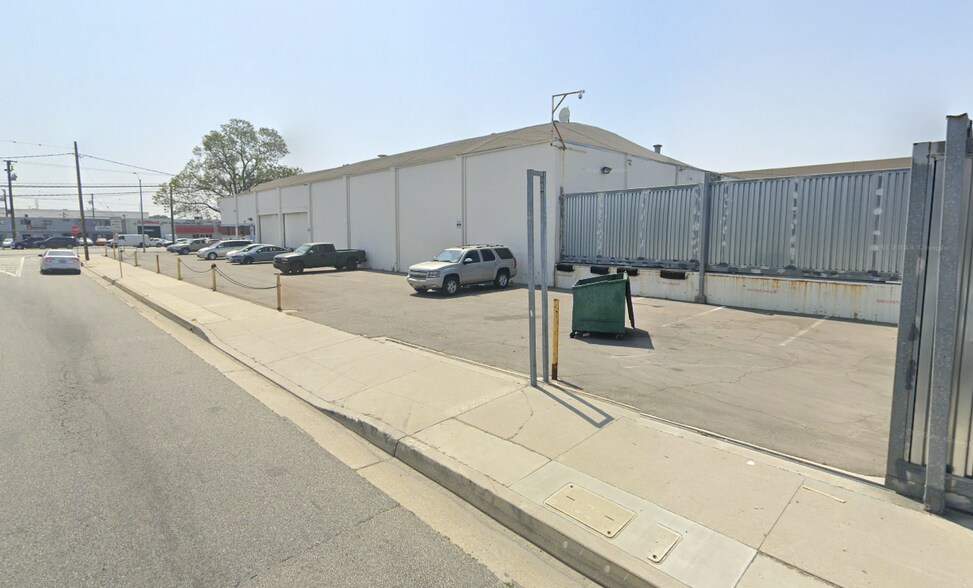 More Photos Of 11911 Woodruff Ave, Downey Warehouse For Sale