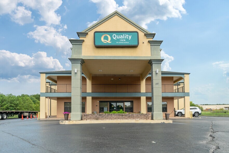 Primary Photo Of 107 Princeton Blvd, Adairsville Hotel For Sale