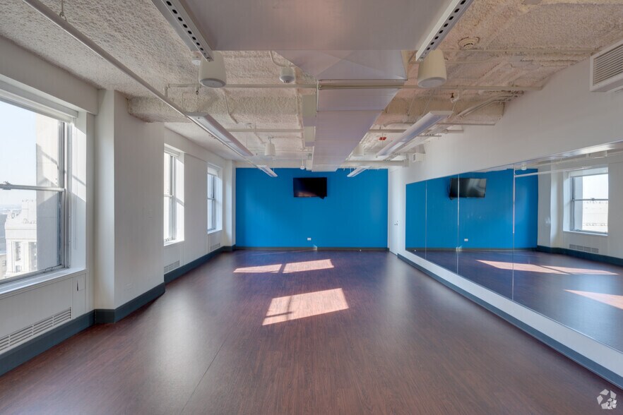 More Photos Of 135 S La Salle St, Chicago Office For Lease