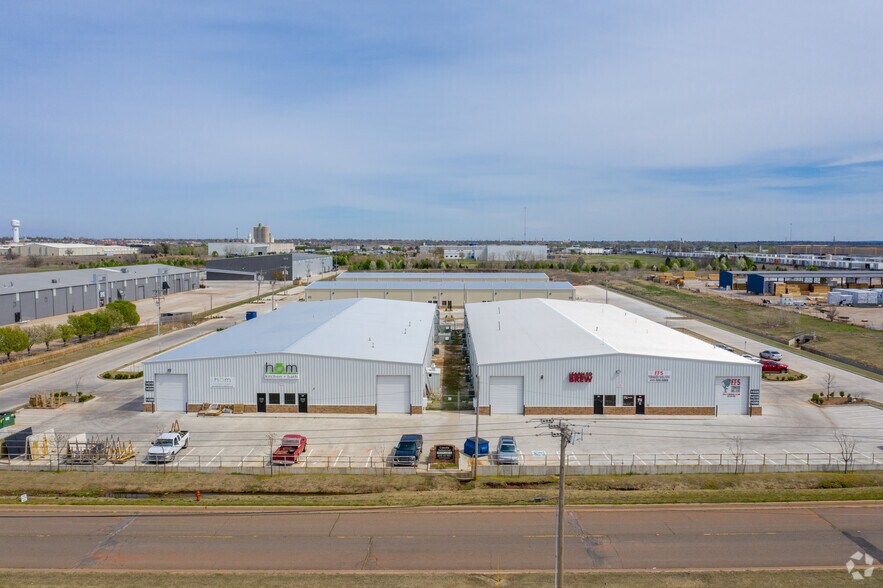 More Photos Of 14300 N Lincoln Blvd, Edmond Warehouse For Lease