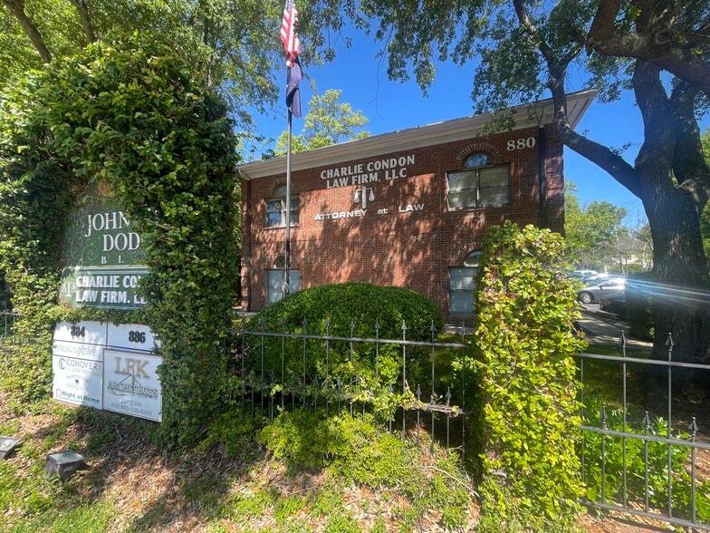 More Photos Of 880 Johnnie Dodds Blvd, Mount Pleasant Office Residential For Lease