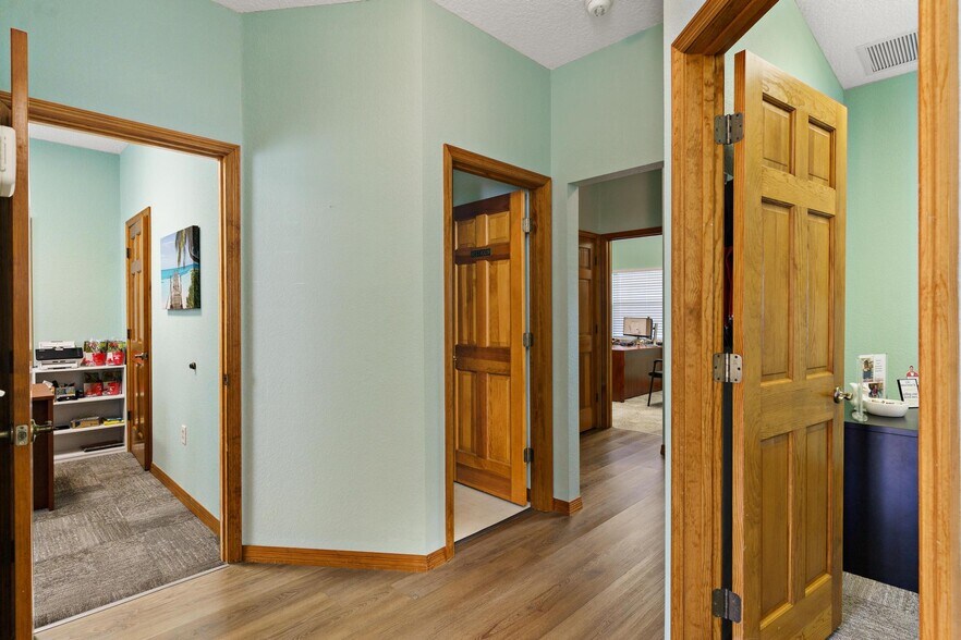 More Photos Of 407 E Alfred St, Tavares Office For Sale