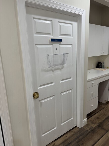 More Photos Of 1044 Goodlette-Frank Rd N, Naples Medical For Lease