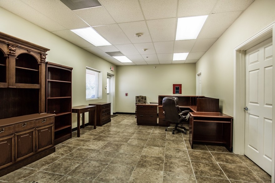 More Photos Of 28925 Nichols Sawmill Rd, Magnolia Warehouse For Lease