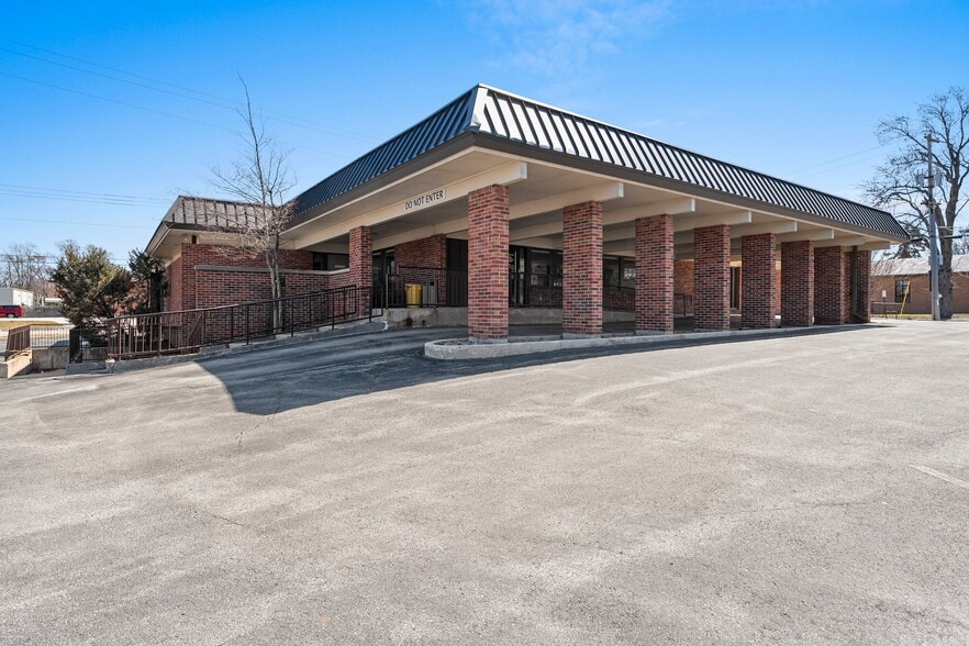 More Photos Of 1751 Deckner Ave, Green Bay Medical For Sale