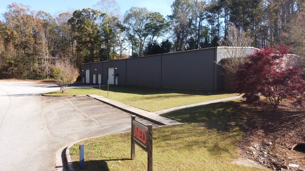 More Photos Of 391 Cable Industrial Way, Carrollton Warehouse For Lease