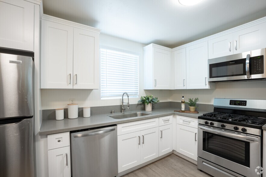 More Photos Of 628 W California Ave, Vista Apartments For Sale