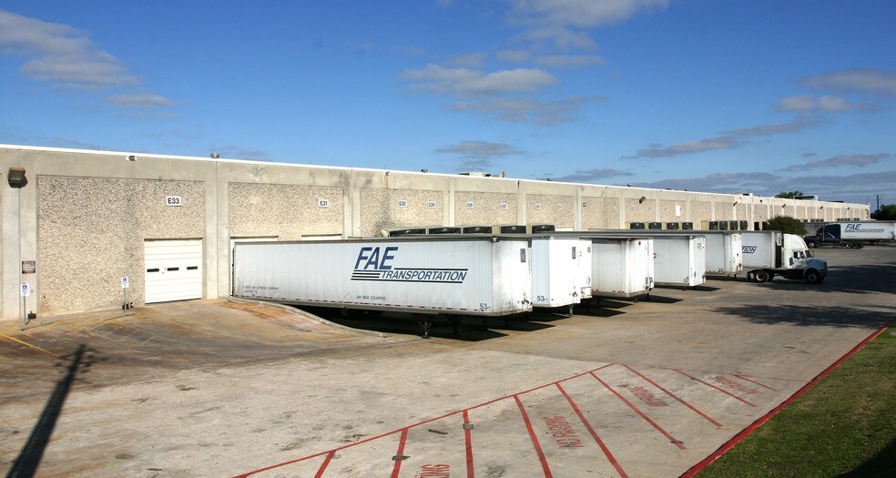 More Photos Of 10200 McKalla Pl, Austin Distribution For Lease