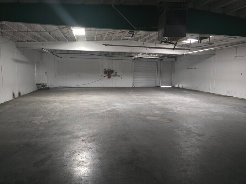 More Photos Of 1050 S La Brea Ave, Inglewood Warehouse For Lease