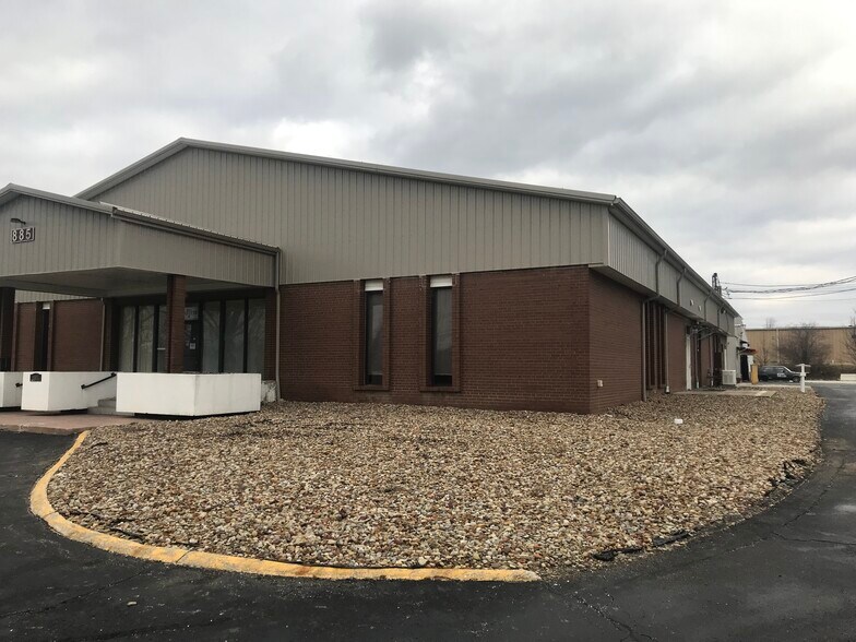 More Photos Of 885 W Liberty St, Medina Light Distribution For Lease