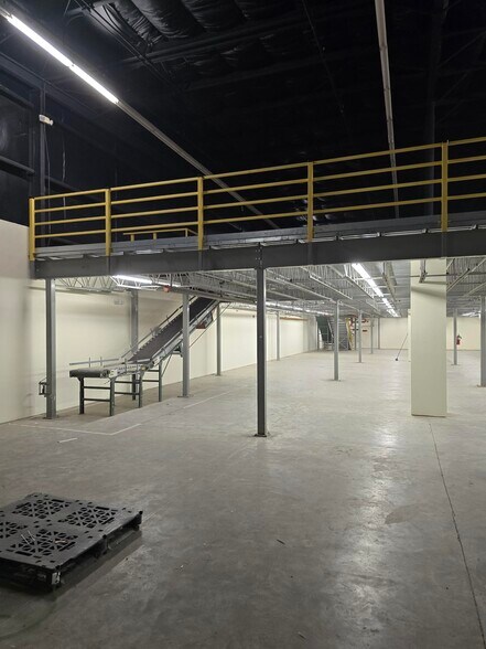 More Photos Of 800 Calcasieu Rd, Iowa Distribution For Lease