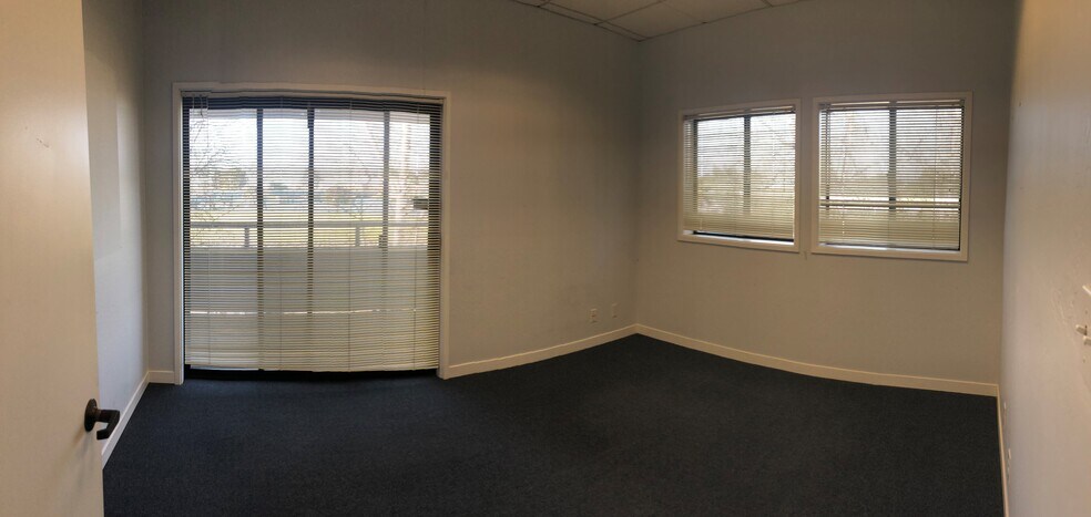 More Photos Of 2100 Embarcadero, Oakland Office For Lease