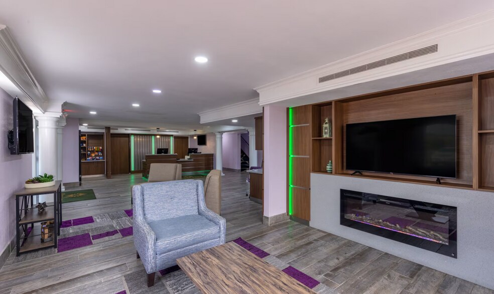 More Photos Of 9461 Lenexa Dr, Lenexa Hotel For Sale