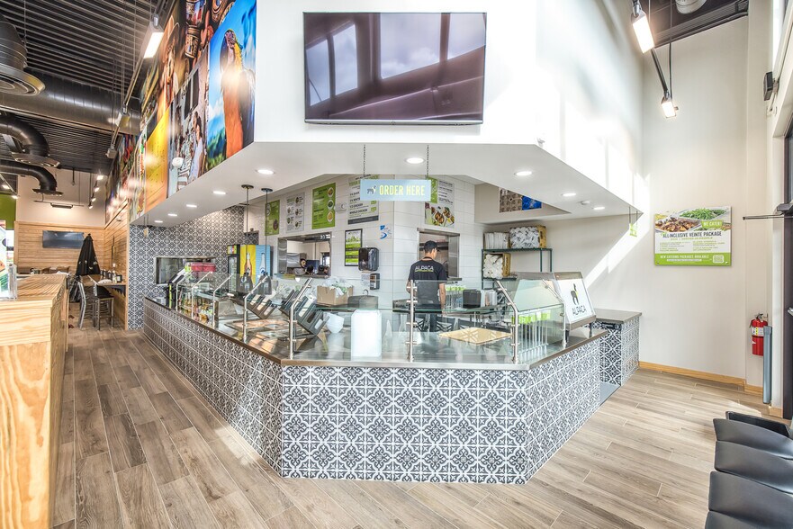 More Photos Of 5028 Southport Crossing Way, Southport Restaurant For Lease