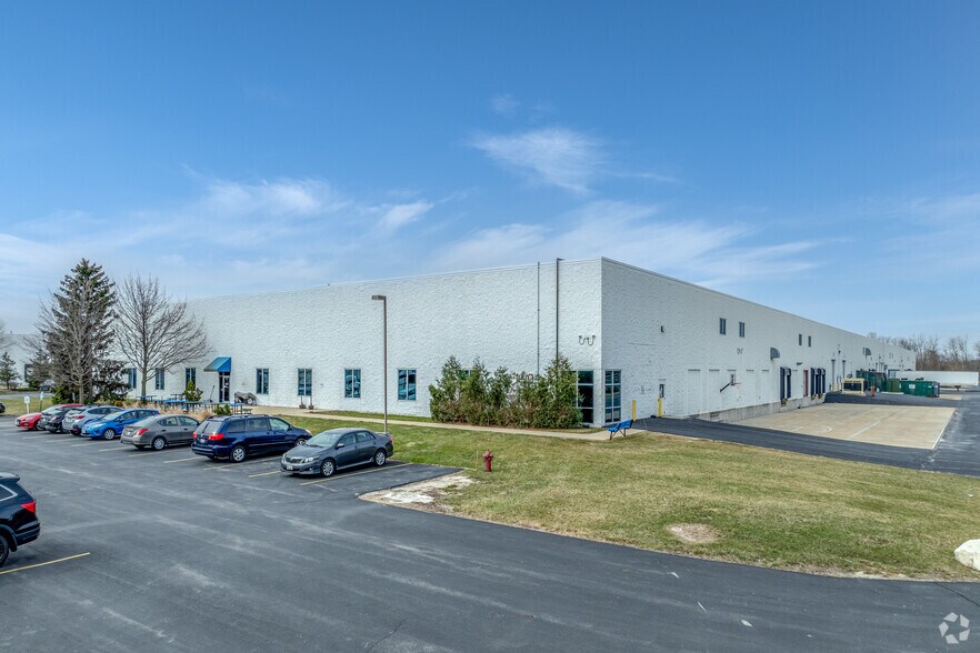 More Photos Of N26W23880 Commerce Cir, Pewaukee Warehouse For Lease
