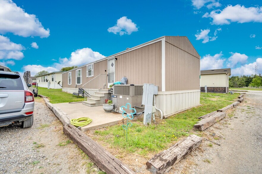More Photos Of 4612 County Road 616, Alvarado Multifamily For Sale