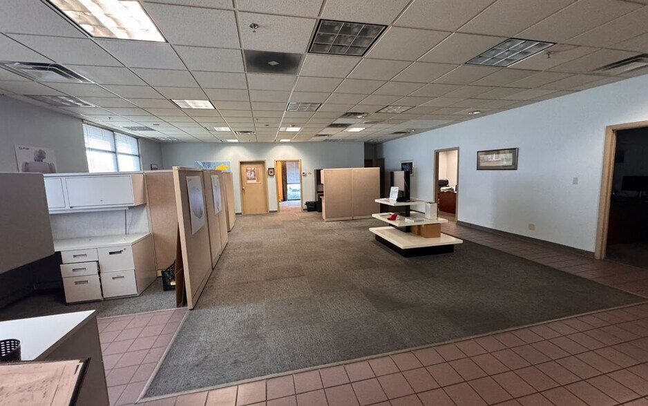 More Photos Of 4665 Interstate Dr, Cincinnati Warehouse For Sale