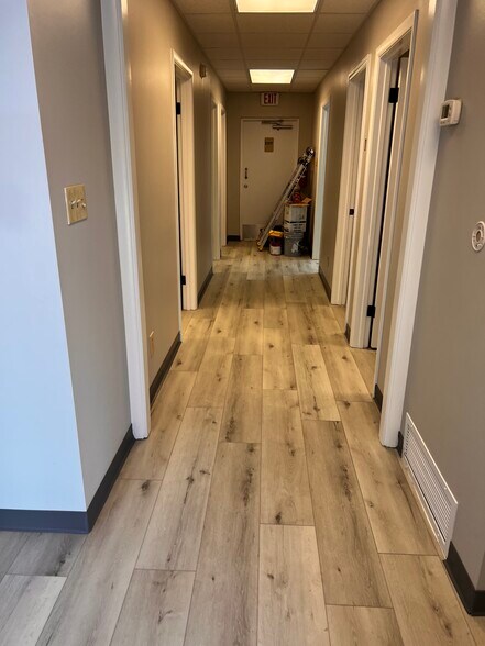 More Photos Of 1401 Applewood Dr, Dalton Medical For Lease