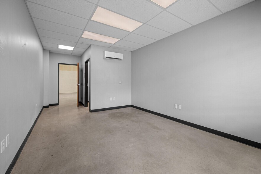 More Photos Of 2020 N Bell Blvd, Cedar Park Unknown For Lease