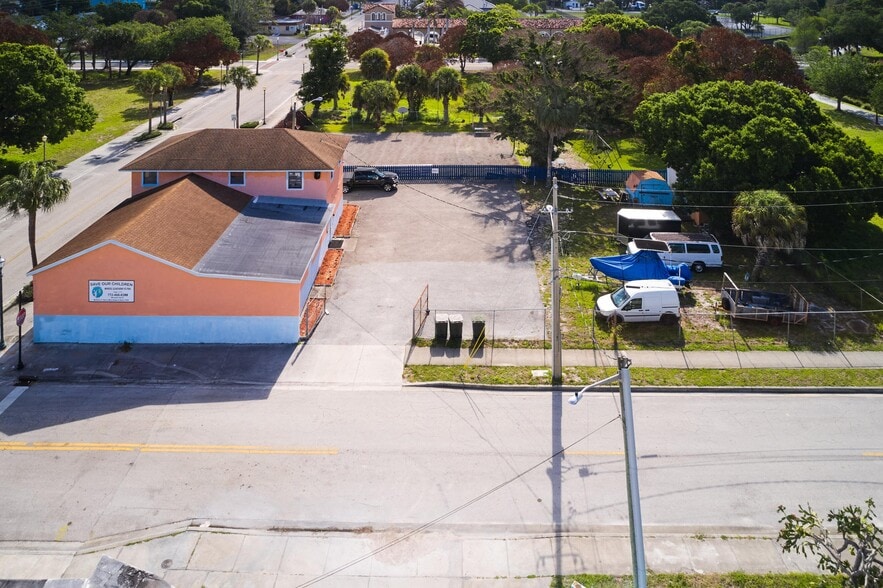 More Photos Of 464 N 9th St, Fort Pierce General Retail For Sale