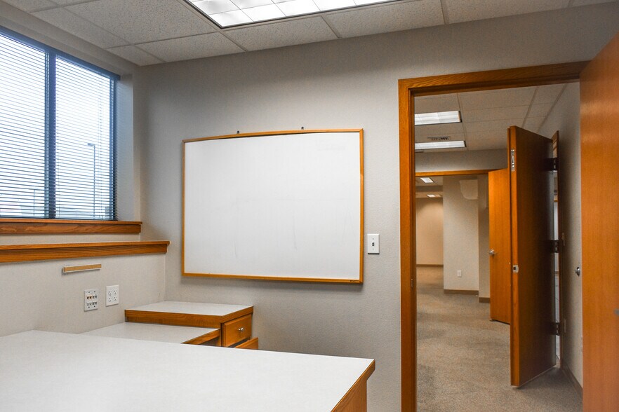 More Photos Of 1110 N Center Pky, Kennewick Office For Lease