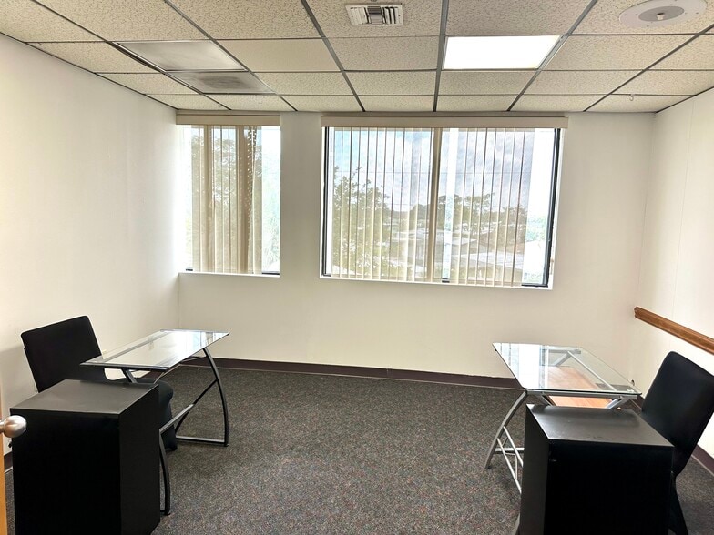 More Photos Of 4119 Blue Heron Blvd W, Riviera Beach Office For Sale