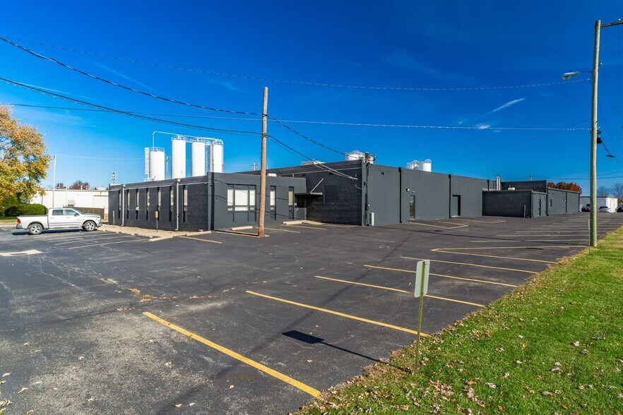 More Photos Of 2300 Marilyn Ln, Columbus Light Distribution For Lease